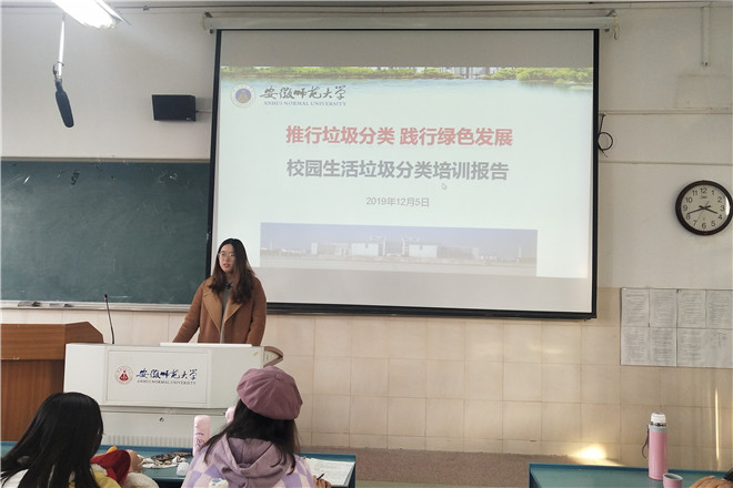 01丁文艺给大家讲解.jpg